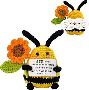 T-F8.2 DC2550-029 Knitted Positive Bee 9x7cm
