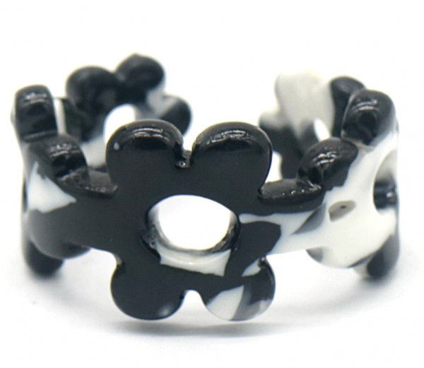 B-C18.4 WA0001B Acrylic Ring Flowers Black-White